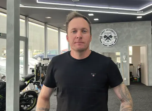 Tomáš Jistebnický, detailer, ve své dílně v Hradci Králové