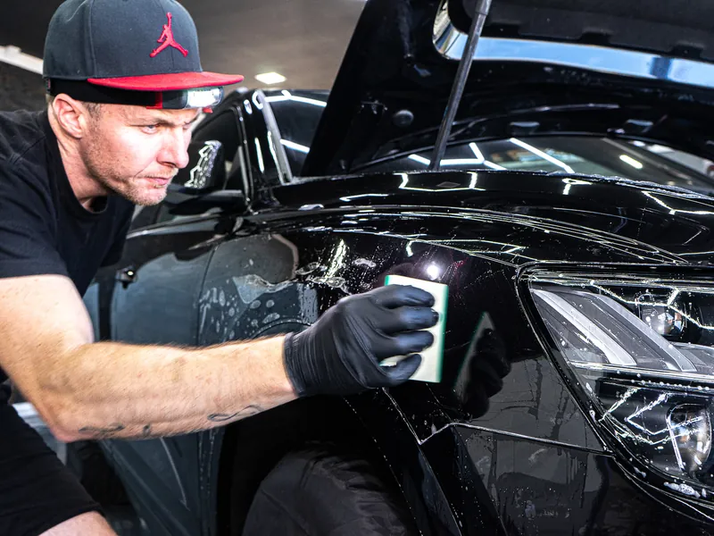 Aplikace PPF fólie na přední blatník Audi
